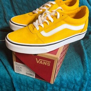 Vans Low Top Sneakers in Vibrant Yellow with White Stripe